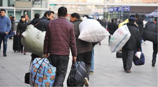 蔬果满满的（过节外来工回乡）年底外来工回乡新问题，外来工“回乡潮”到来，明年不想出外打零工，农村有什么样赚钱项目，