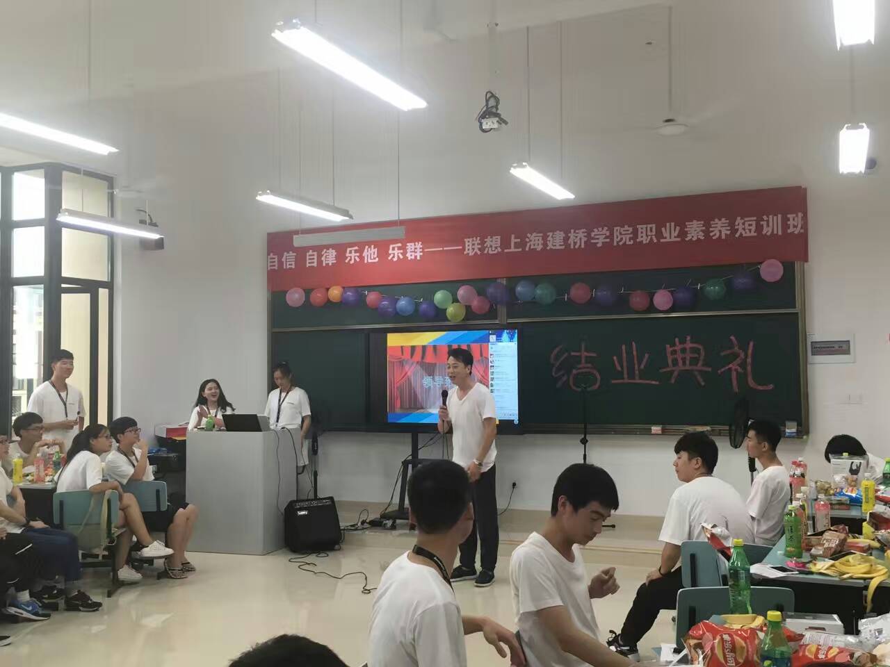 喀什师范学院教育系就业指导经验交流会(组图)就业座谈会议