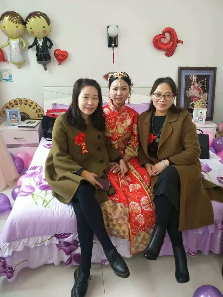 我和高博结婚之前去过公婆家几次，我还有一个大伯子